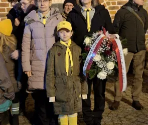 PAMIĘCI SIERADZAN OFIAR SOWIECKIEGO NALOTU W DNIU 20 STYCZNIA 1945 r.