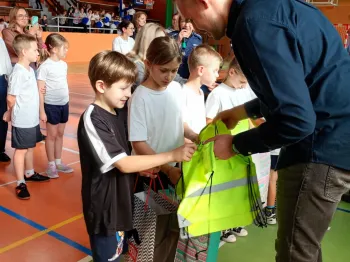 b77c00ef-7233-47c7-9223-7f523e20a961