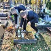 Sprzątanie zapomnianych grobów