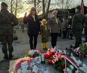 W HOŁDZIE UCZESTNIKOM  POWSTANIA STYCZNIOWEGO